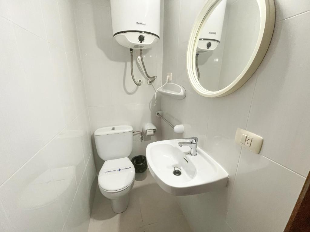 Koupelna v ubytování Apartamentos Azahar 3000
