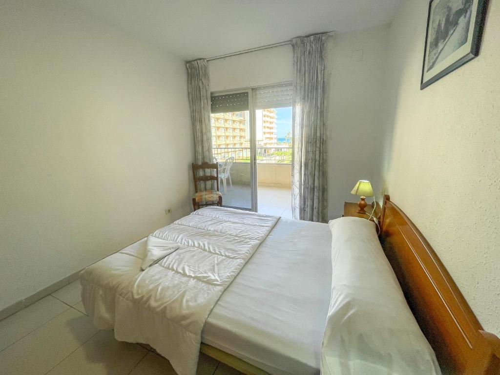 Postel nebo postele na pokoji v ubytování Apartamentos Azahar 3000