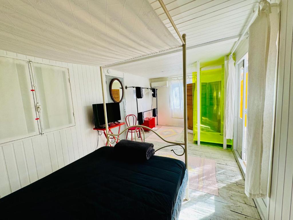 a bedroom with a bed in a room at Bungalow avec piscine in Antibes