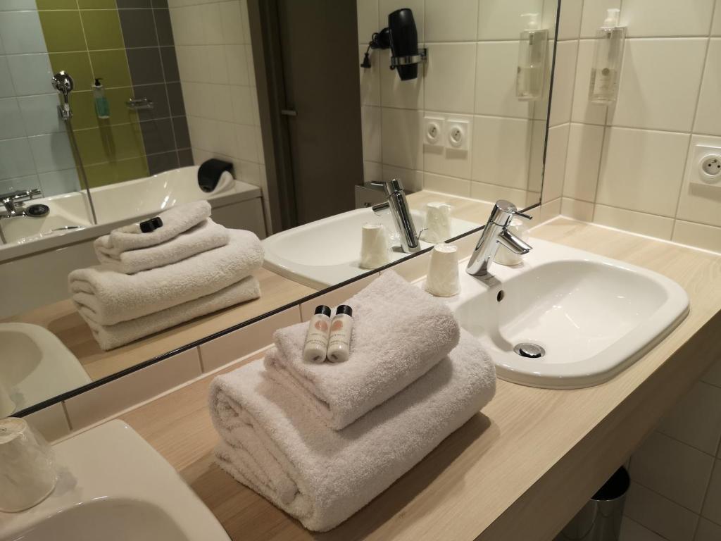 Koupelna v ubytování Hotel le Cinq Hyper - Centre