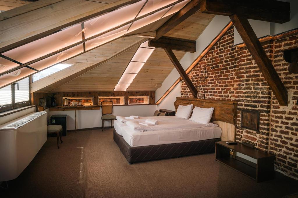 Postel nebo postele na pokoji v ubytování Лондонъ - къща за гости / London - guest house