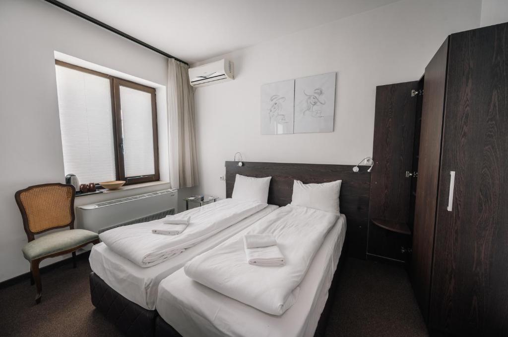 Postel nebo postele na pokoji v ubytování Лондонъ - къща за гости / London - guest house