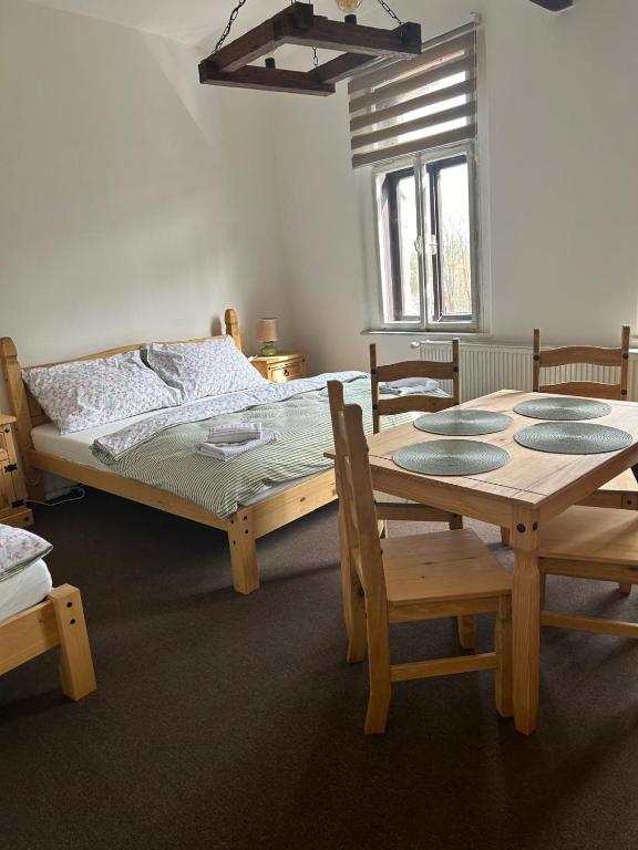 Postel nebo postele na pokoji v ubytování Hrad Vildstejn