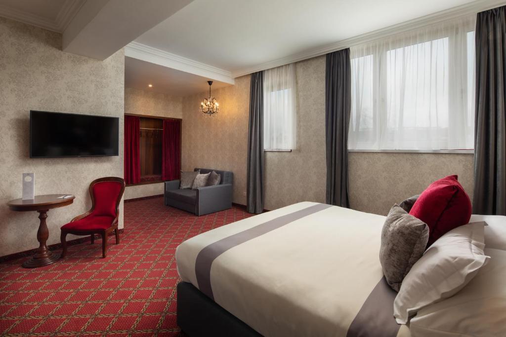 Postel nebo postele na pokoji v ubytování Mystery Hotel Budapest, Preferred Hotels & Resorts