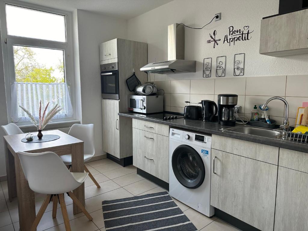 Kuchyň nebo kuchyňský kout v ubytování Ferienwohnung Zeitz Appartment Moritzburg