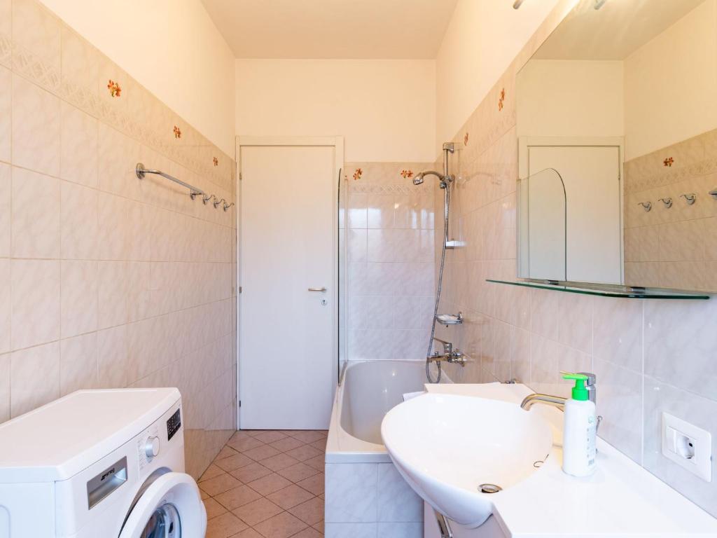 Koupelna v ubytování Apartment Giulia by Interhome