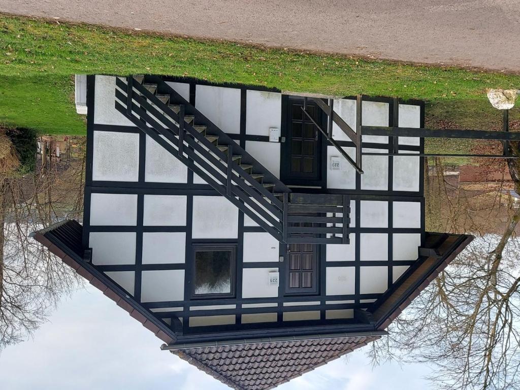 um reflexo de um edifício na água em Apartment Frankenau-38 by Interhome em Frankenau