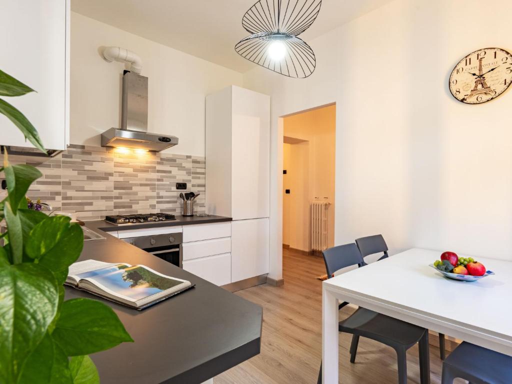 Kuchyň nebo kuchyňský kout v ubytování Apartment Antonio by Interhome