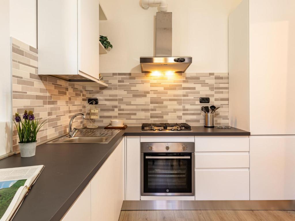 Kuchyň nebo kuchyňský kout v ubytování Apartment Antonio by Interhome