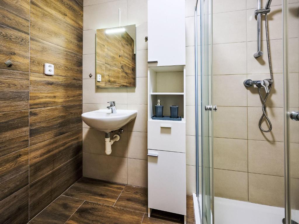 Koupelna v ubytování Apartment Pod Černou Studnicí-3 by Interhome