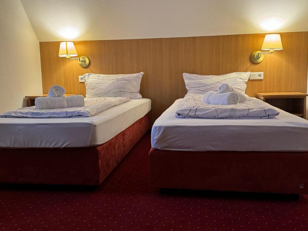 Postel nebo postele na pokoji v ubytování Gasthaus Hecht