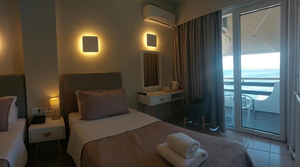Postel nebo postele na pokoji v ubytování Hotel Avra