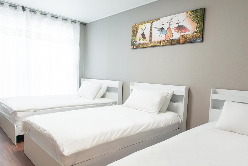 Incheon Airport Guest House King - Triple Room With Private Bathroom