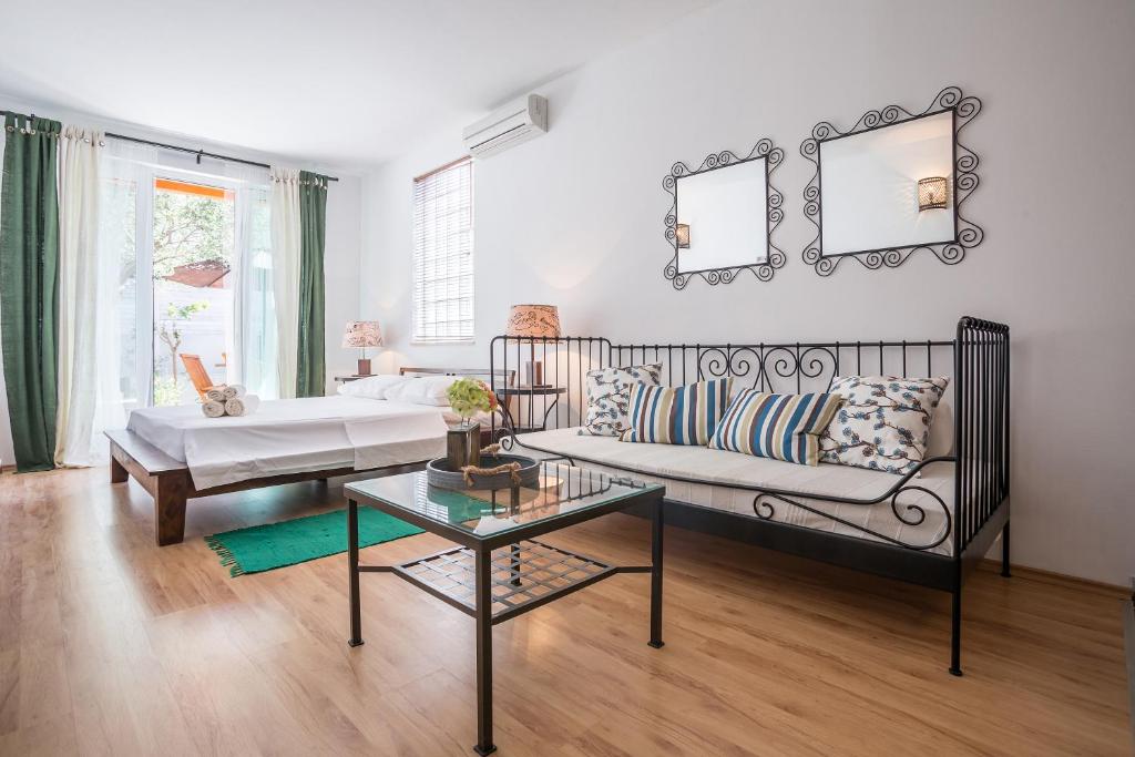 Postel nebo postele na pokoji v ubytování Zlatni Bol Apartments