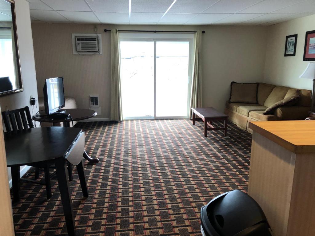 Colonial Inn Ellsworth - Suite Familiale