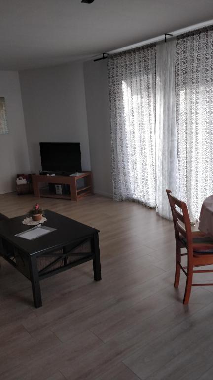 TV a/nebo společenská místnost v ubytování Apartment Lavinia