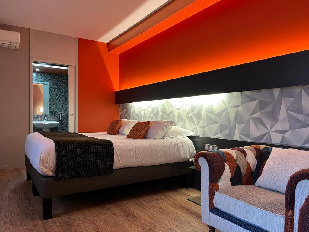 Postel nebo postele na pokoji v ubytování HOTEL & SPA Le Renard Centre