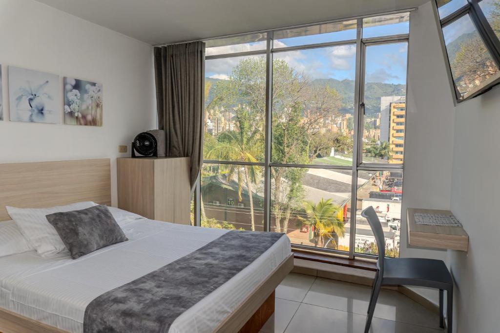Postel nebo postele na pokoji v ubytování Hotel Alcaravan Medellín