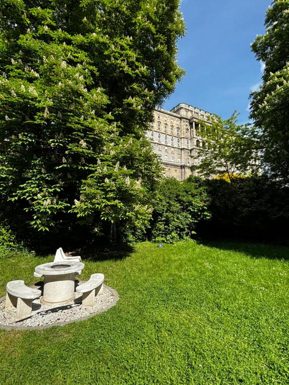 Vonkajšia záhrada v ubytovaní Under The Castle