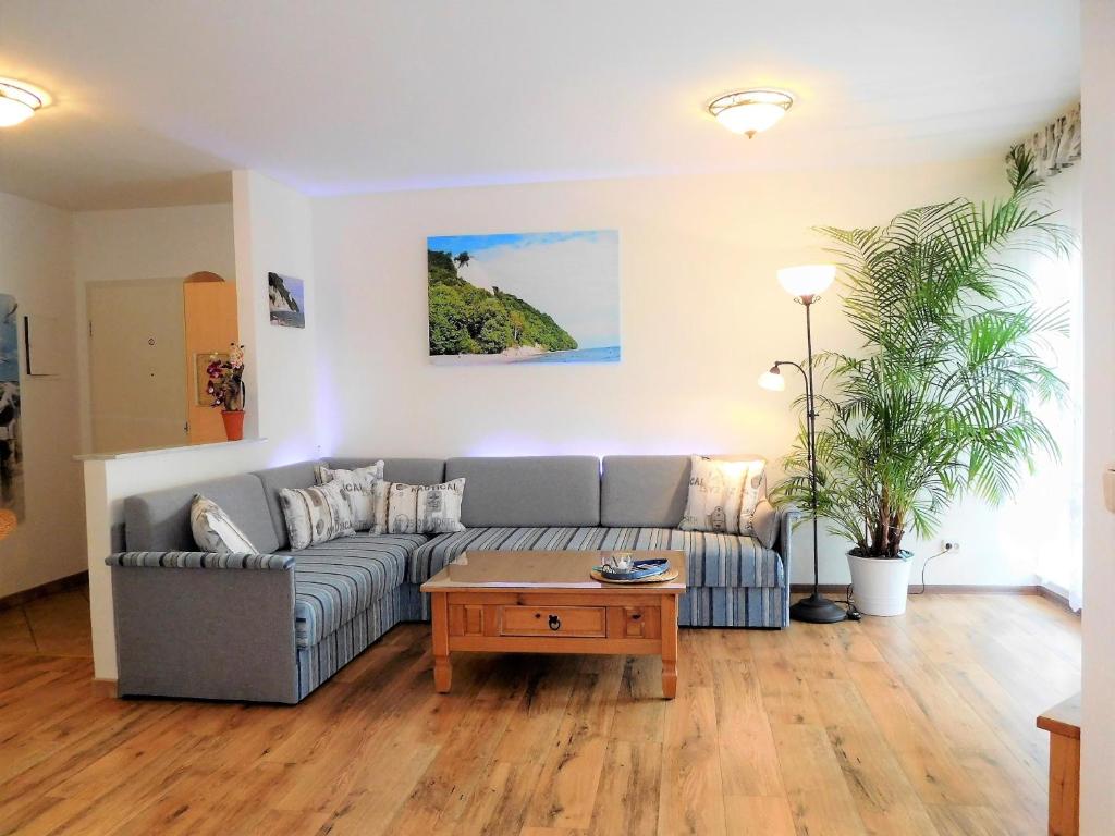 a living room with a couch and a table at Komfortferienwohnung Kreideblick in Sassnitz