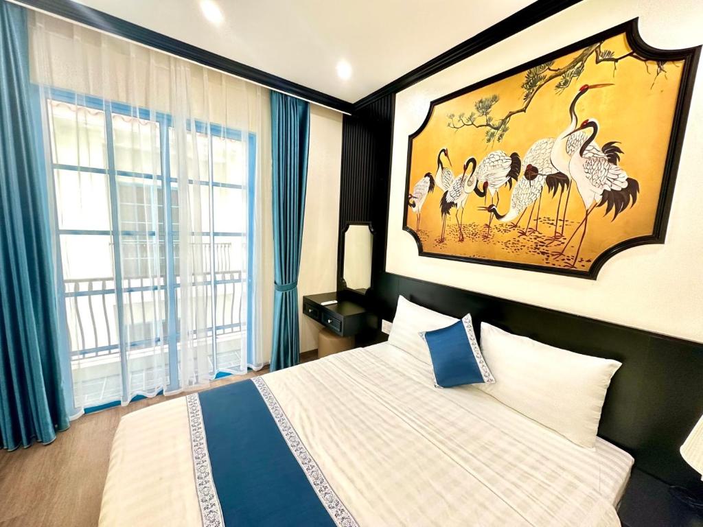 Postel nebo postele na pokoji v ubytování Villa Hạ Long Gần Biển