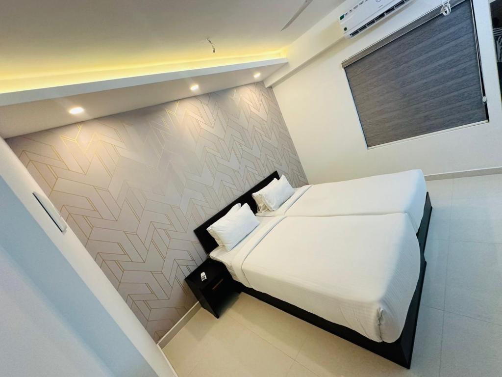 Postel nebo postele na pokoji v ubytování Nujoom Apartments