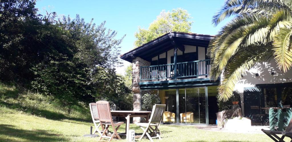 Zahrada ubytování Domaine Xixtaberri