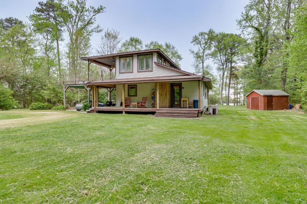 Φωτογραφία από το άλμπουμ του Waterfront Ridge Retreat Cabin on St Jeromes Creek σε Ridge