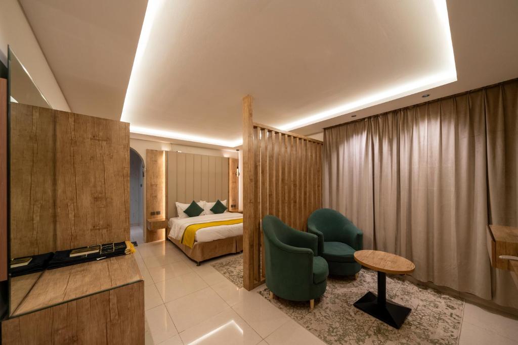 Postel nebo postele na pokoji v ubytování رواق الضيافة للشقق المخدومة RWAQ Hotel