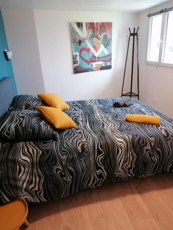 Postel nebo postele na pokoji v ubytování Logement Tianaina