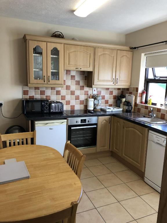 Kuchyň nebo kuchyňský kout v ubytování Spiddal Cottage