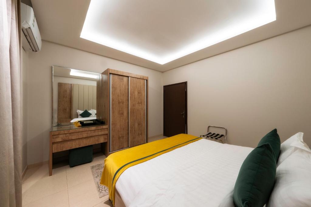 Postel nebo postele na pokoji v ubytování رواق الضيافة للشقق المخدومة RWAQ Hotel