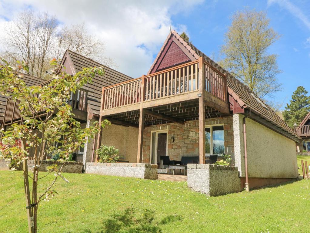 a house with a deck on top of it at Honeycombe Lodge in Callington