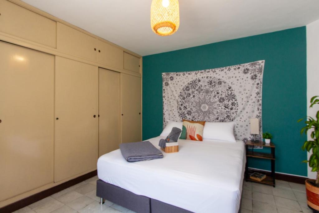 Postel nebo postele na pokoji v ubytování CoNomad House - Coliving & Coworking
