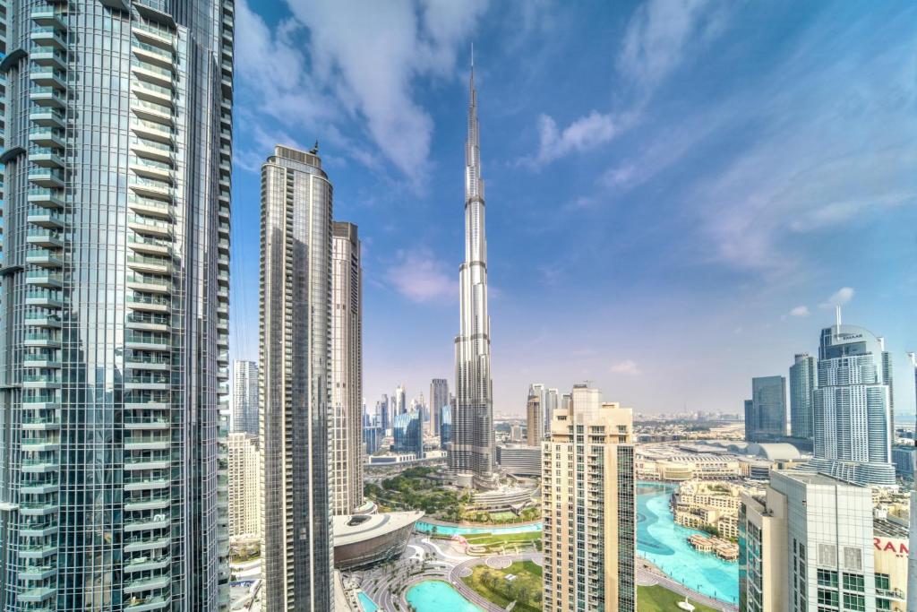 Downtown Luxury Stunning Burj Khalifa View 5 Minutes Walk to Dubai