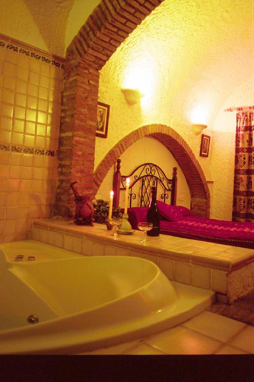Cuevas Pedro Antonio de Alarcon - Suite Cave With Hot Tub
