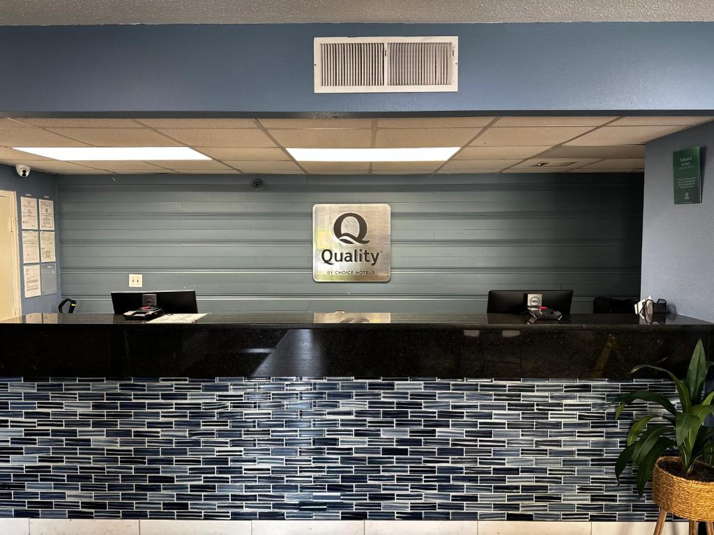 a view of a waiting area of a lobby at Quality Inn & Suites in Cincinnati