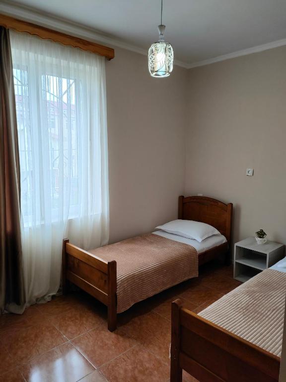 Postel nebo postele na pokoji v ubytování Tornado Hotel