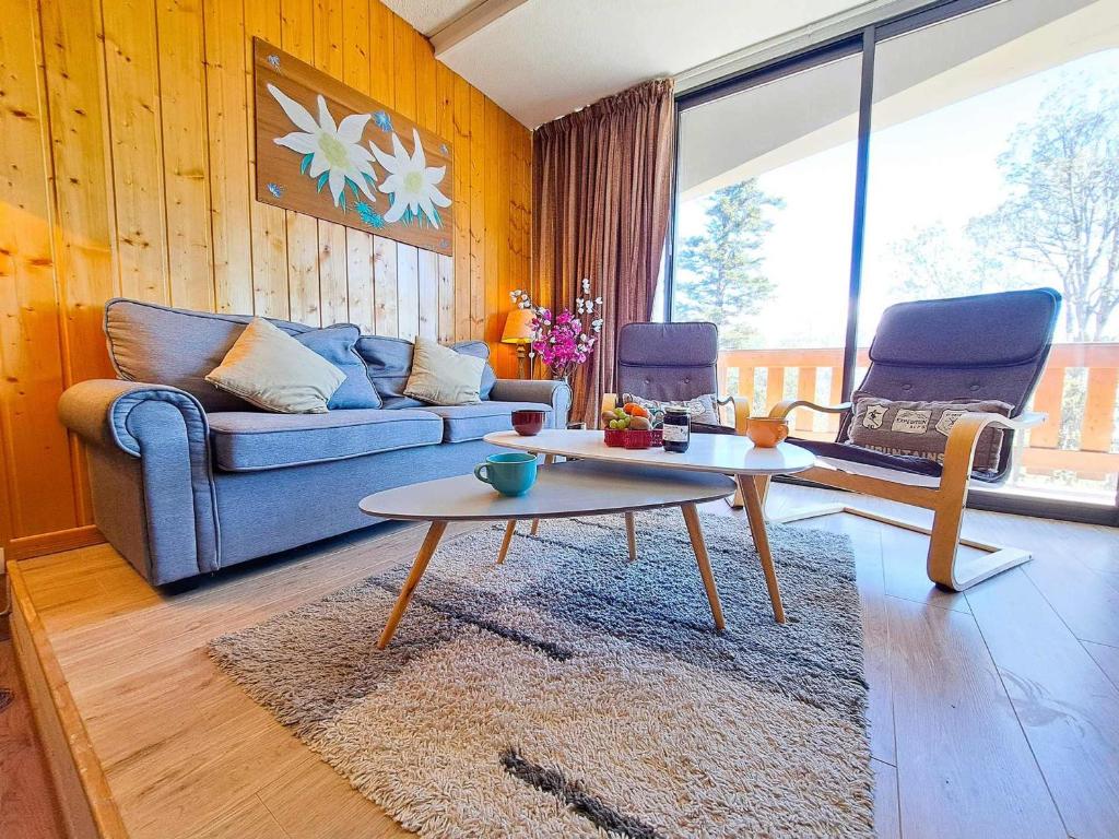 a living room with a couch and a table at Appartement Pra-Loup, 3 pièces, 6 personnes - FR-1-165A-54 in Uvernet