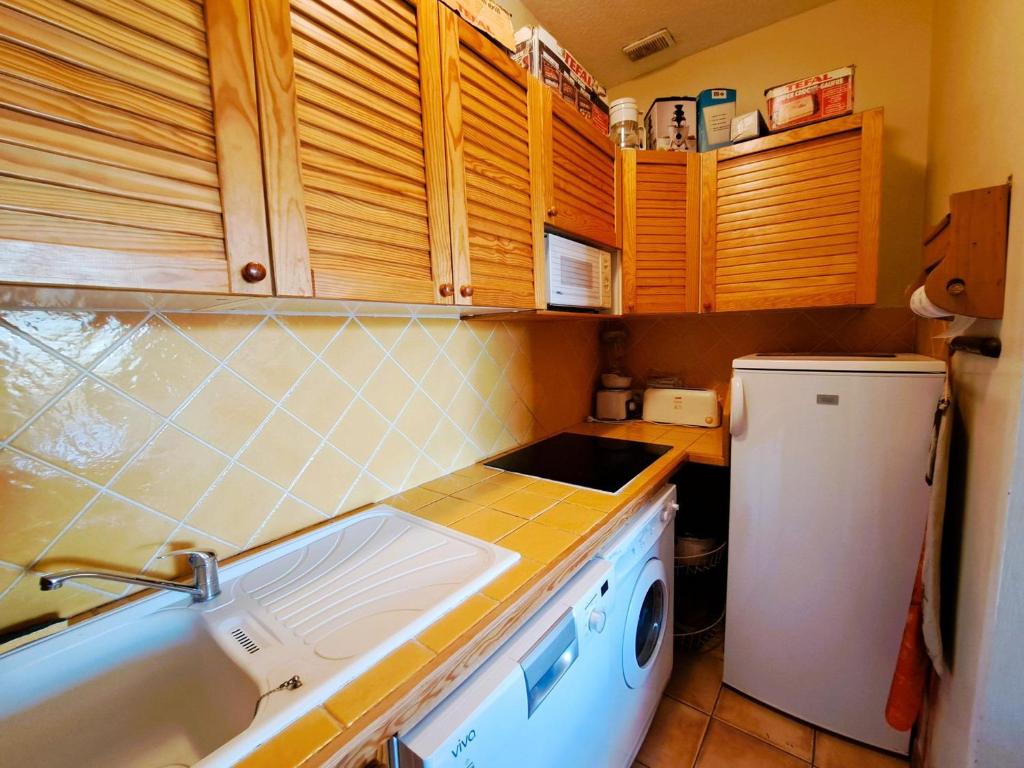 a small kitchen with a sink and a refrigerator at Appartement Pra-Loup, 3 pièces, 6 personnes - FR-1-165A-54 in Uvernet