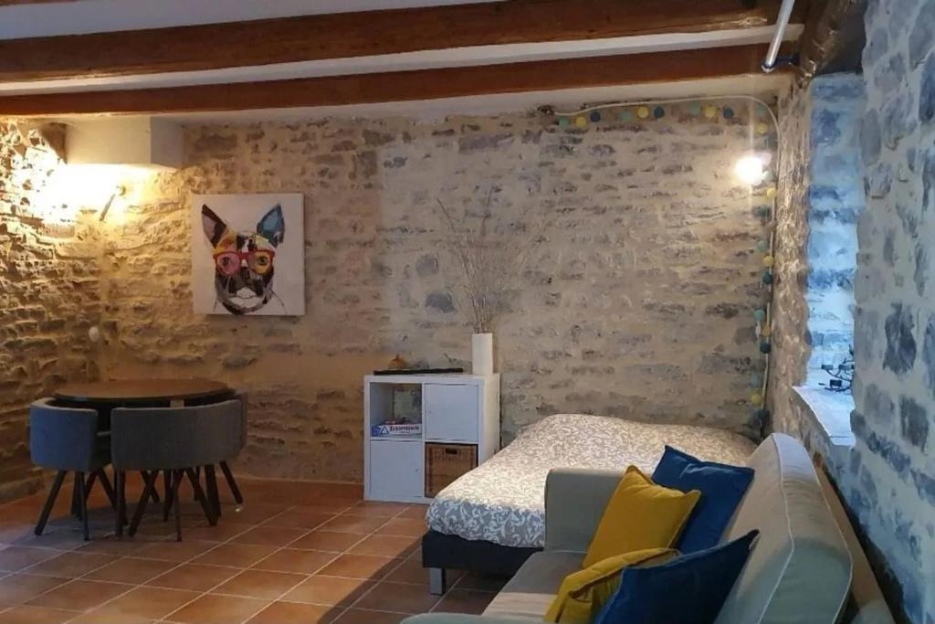 Istumisnurk majutusasutuses Appartement d'une chambre avec piscine partagee jardin clos et wifi a Pompignan