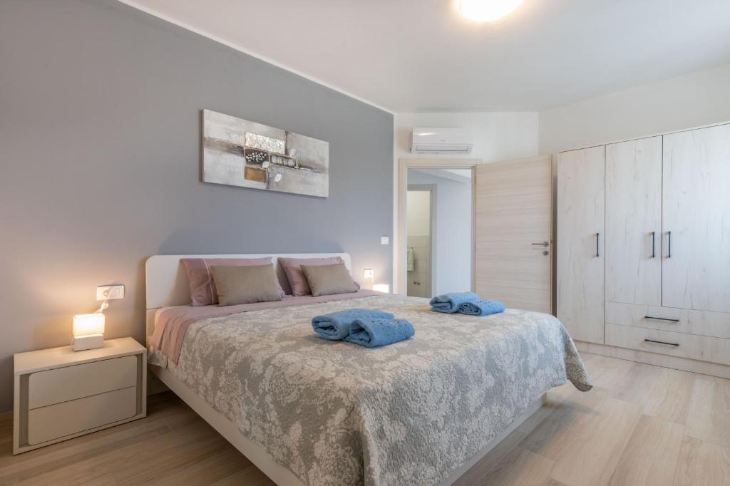 Villa Jole, a charming modern villa surrounded by rustic beauty - Casa De Tres Dormitorios