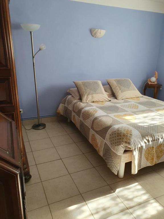 Posteľ alebo postele v izbe v ubytovaní Appartement T2 bas de villa avec jardinet au calme proche mer
