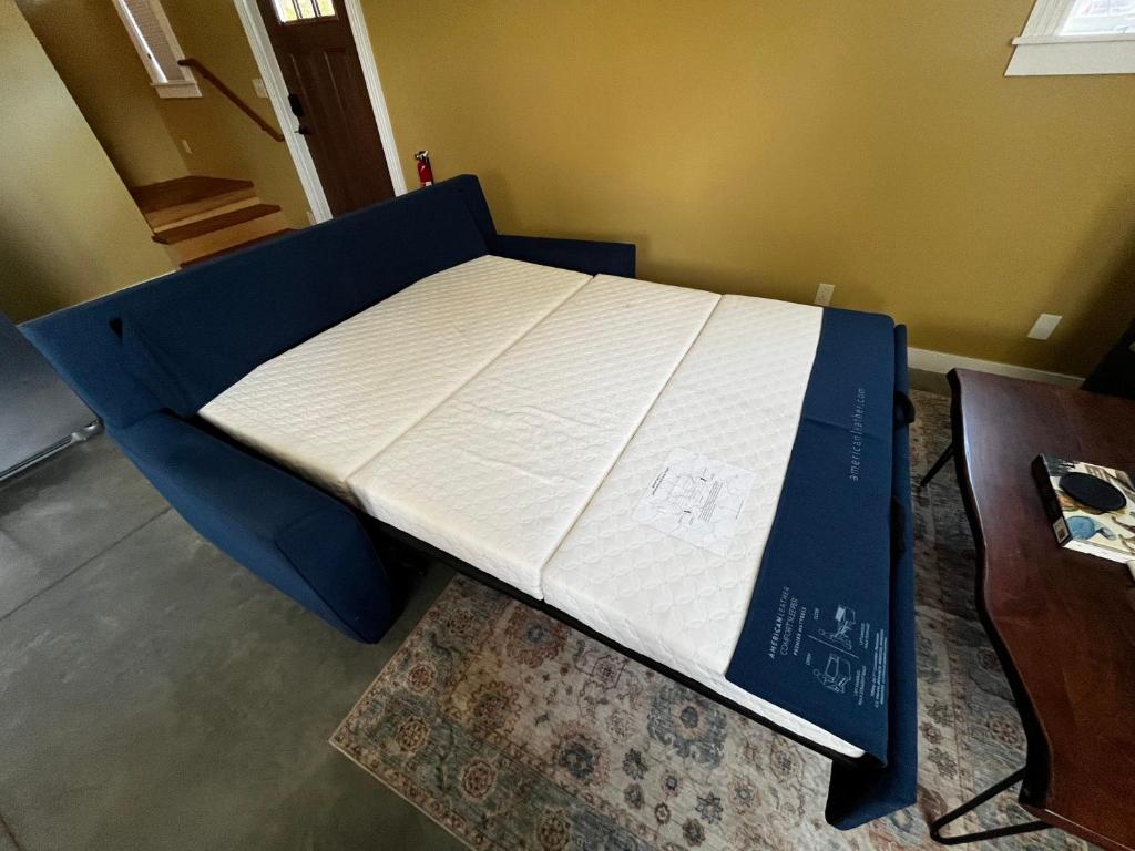 Cama en habitación con colchón en Dwntwn home, Prvt Rooftop and Soaking Tub!, en Burlington