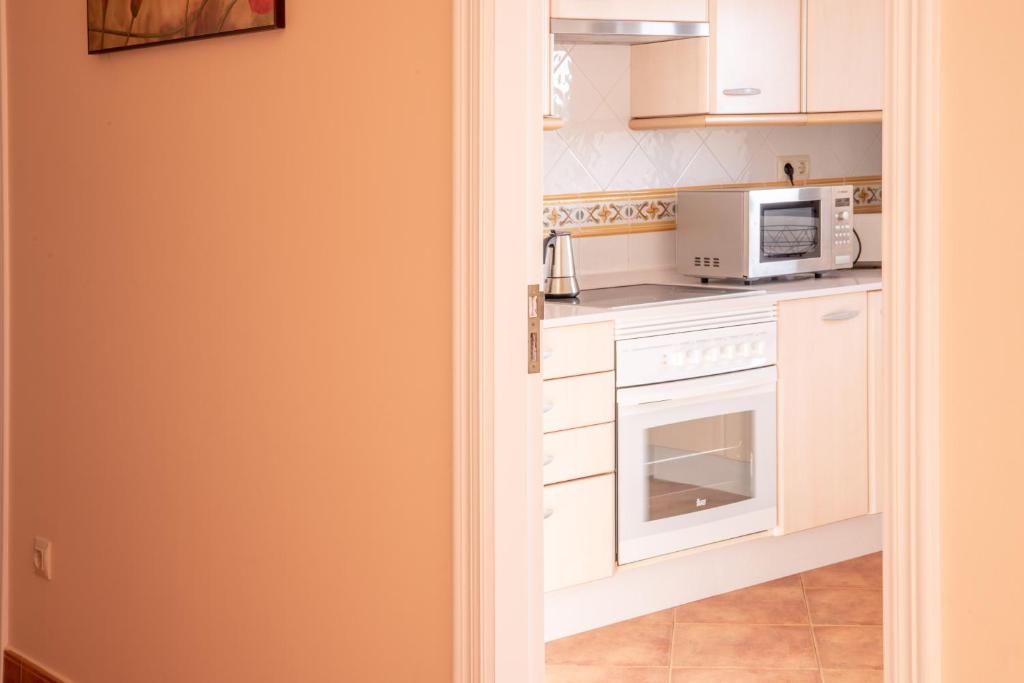 Kuchyňa alebo kuchynka v ubytovaní Apartamentos Rurales de Abelleira