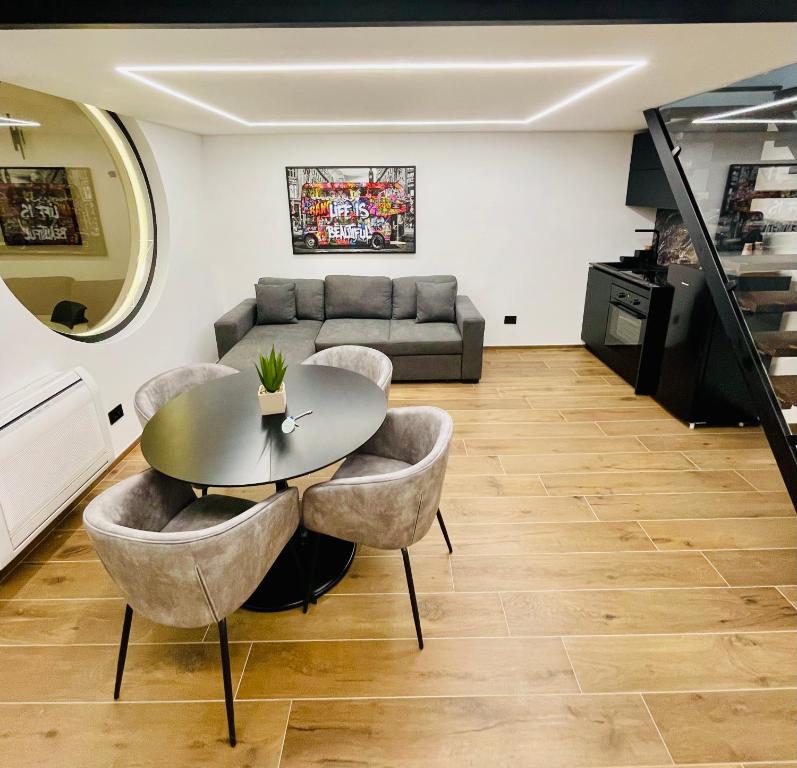 O zonă de relaxare la Suite169 Black