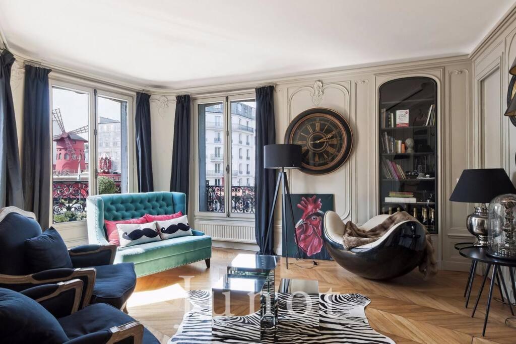 Ruang duduk di 205sm luxury and design flat at Paris Montmartre