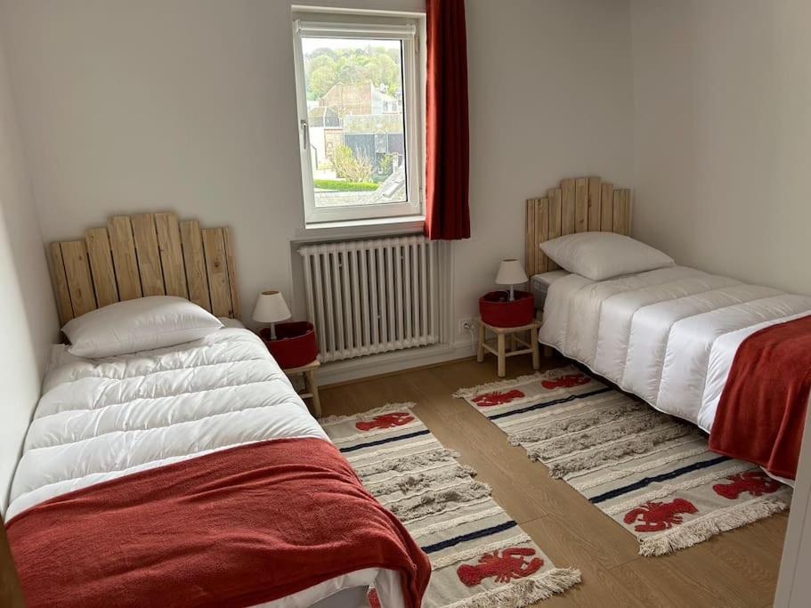a bedroom with two beds and a window at Villa Roc Vaudieu - Charmante maison de pêcheurs in Étretat