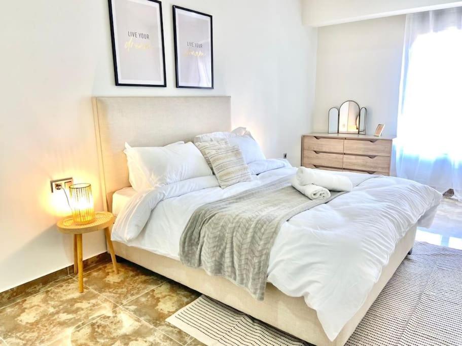 Postel nebo postele na pokoji v ubytování Luxueux appartement 2 chambres Front de mer Oran centre