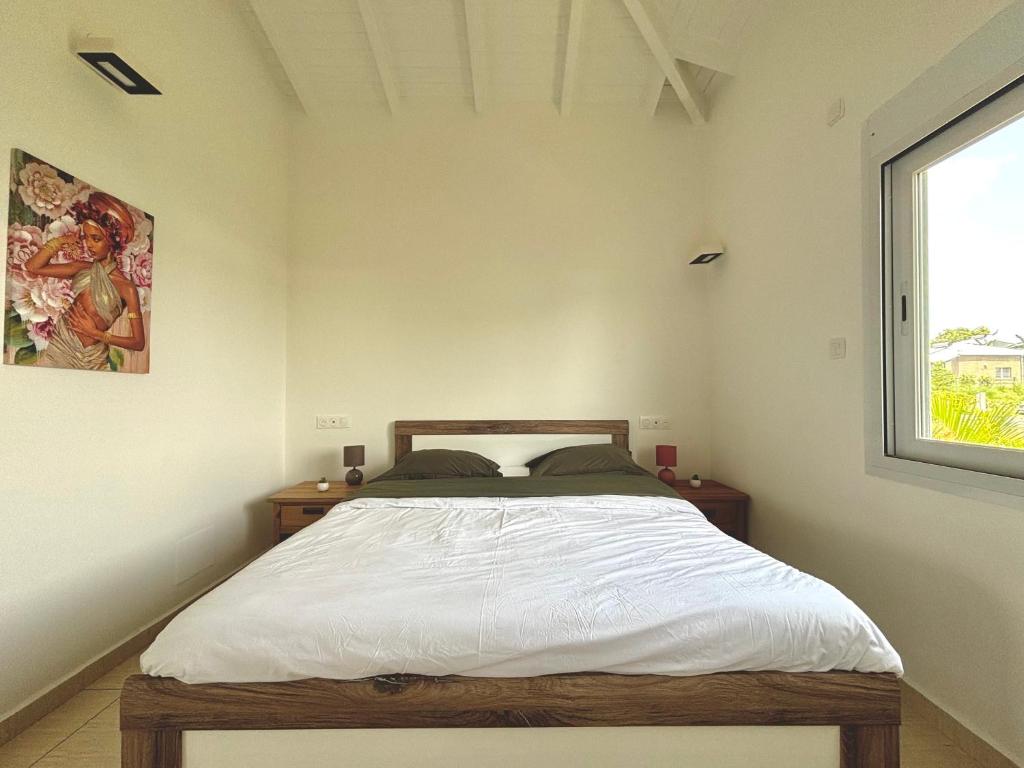 Postel nebo postele na pokoji v ubytování Rubis - Vue piscine, balcon, proche Destraland